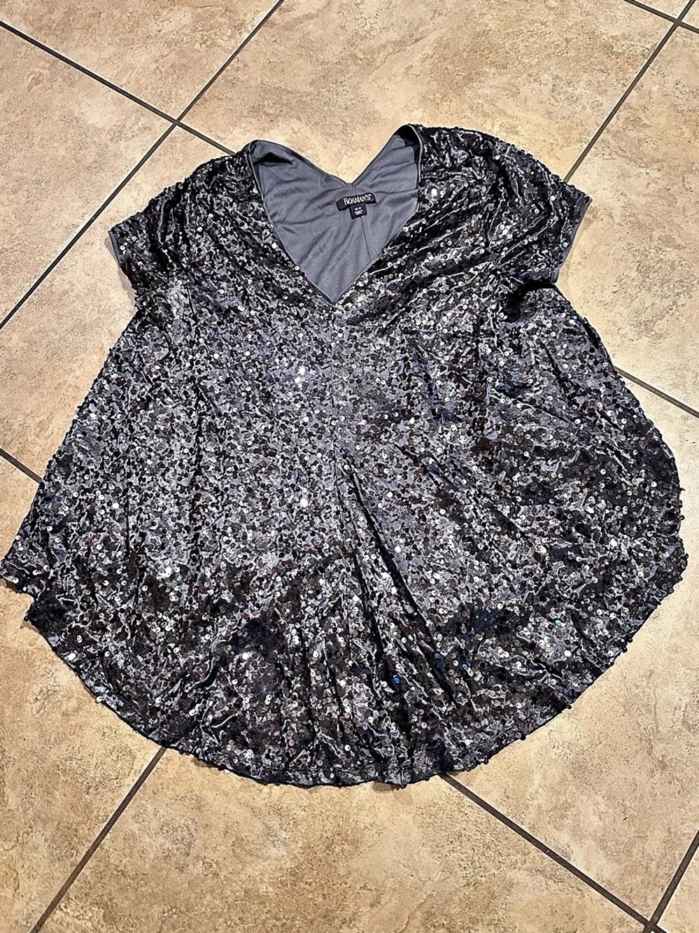 ROAMAN’s Sequin short sleeve grey sequin top like new